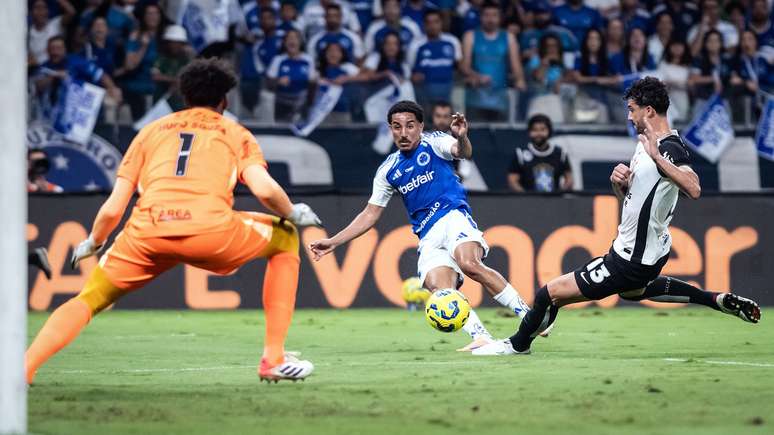 Lance do jogo entre Cruzeiro e Corinthians