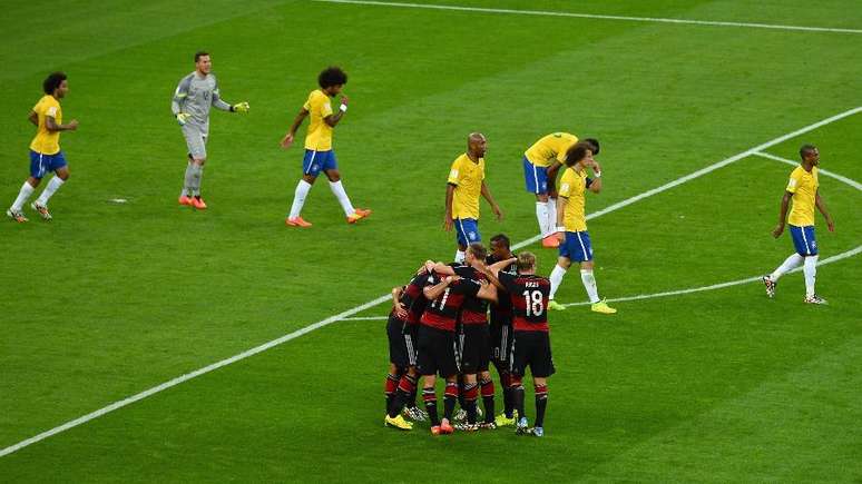 Seleção da Alemanha comemora um dos gols do 7 a 1 sobre o Brasil na Copa do Mundo de 2014 