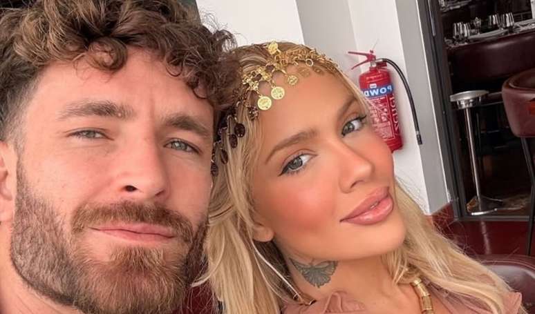 కరోలిన్ లిమా మరియు లియో పెరీరా దోహా గుండా ప్రయాణిస్తున్నప్పుడు బంగారు పూత పూసిన మాంసాన్ని తింటారు: గోల్డెన్ ఒట్టోమన్ స్టీక్ ధర ఎంత ఉందో తెలుసుకోండి.