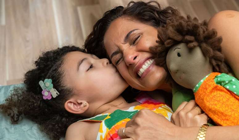 Camila Pitanga contou sobre reencontro de Ellen e Sofia para Ana Maria Braga.