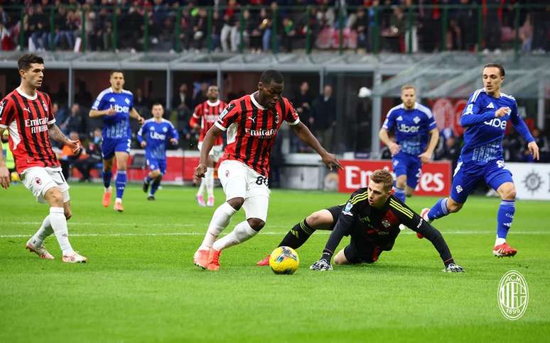 Partida entre Milan e Como pela última Série A 