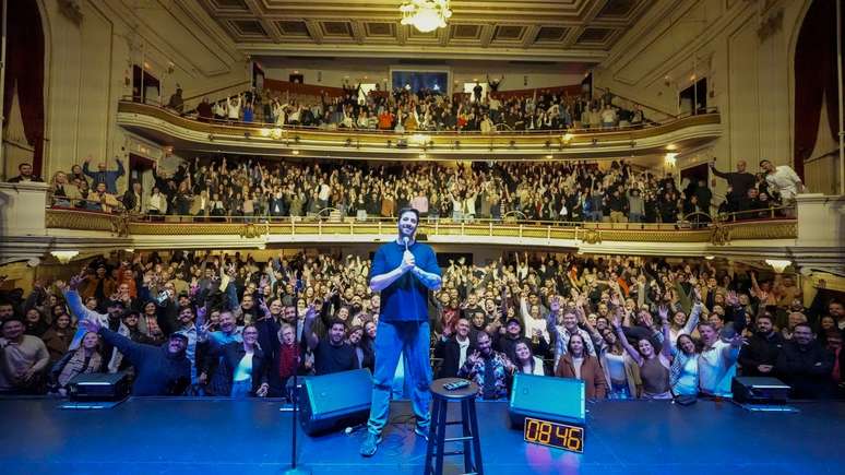 Rafinha Bastos é reconhecido como destaque na comédia por revista internacional