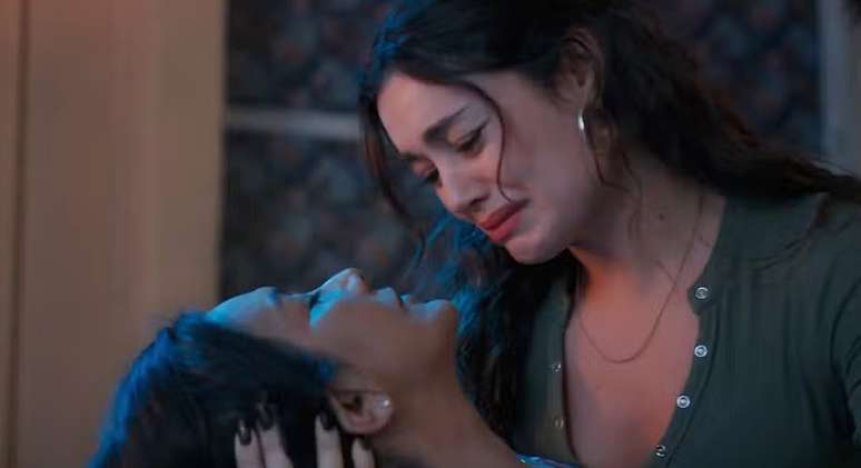 Gerluce socorre a mãe, Lígia, que sofre de hipertensão arterial pulmonar