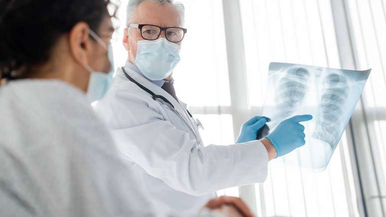 Parar de fumar, tratar corretamente e acompanhar com um especialista são passos fundamentais para frear o avanço da DPOC – depositphotos.com / HayDmitriy