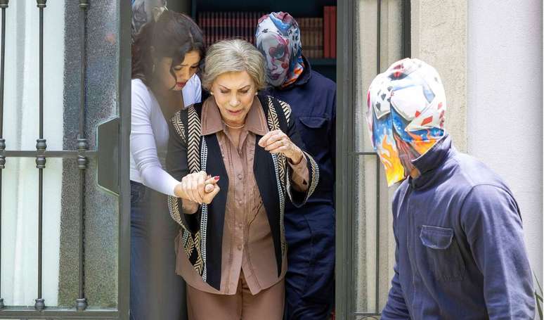 Josefa (Arlete Salles) e Gerluce (Sophie Charlote) viram reféns em assalto na novela 'Três Graças'.