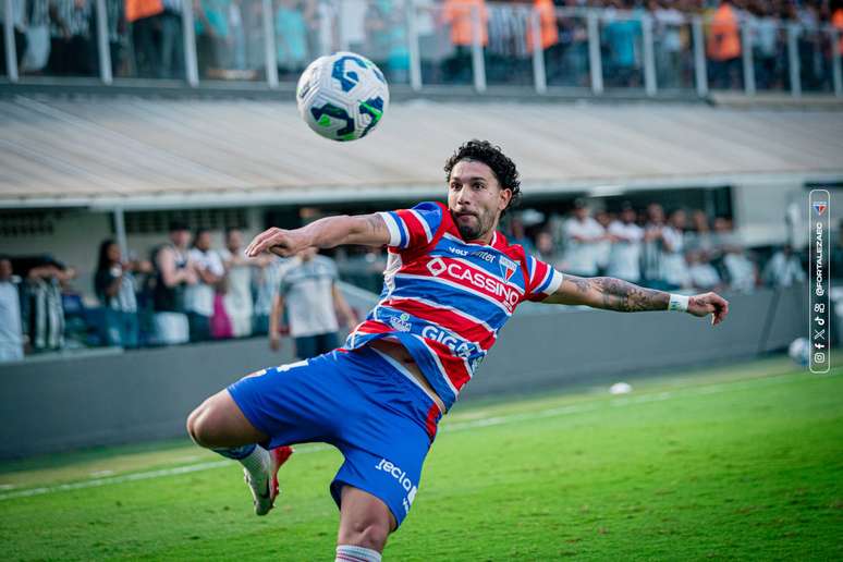Eros Mancuso durante a partida entre Santos e Fortaleza, na Vila Belmiro 