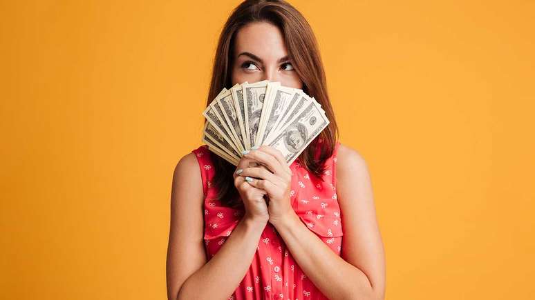 Veja quem recebe a boa onda financeira