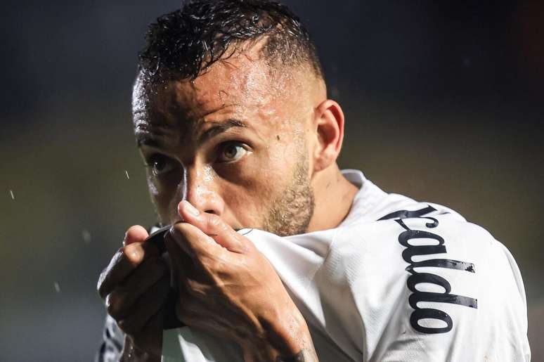 Santos encaminha venda do atacante Guilherme –