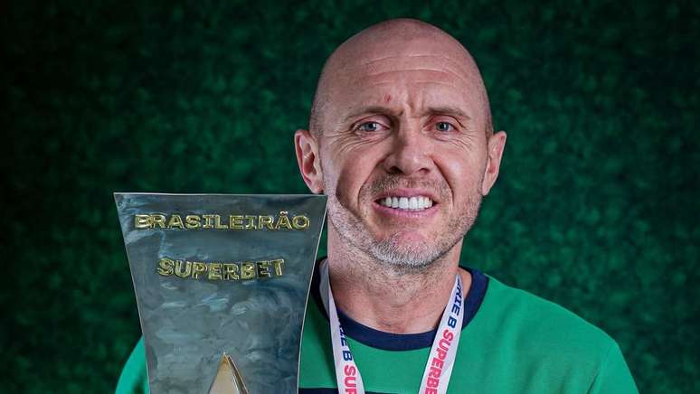 Mozart, campeão brasileiro da Série B pelo Coritiba, novo treinador do Ceará 