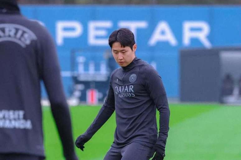 Lee Kang-in deve começar jogando contra o Metz –