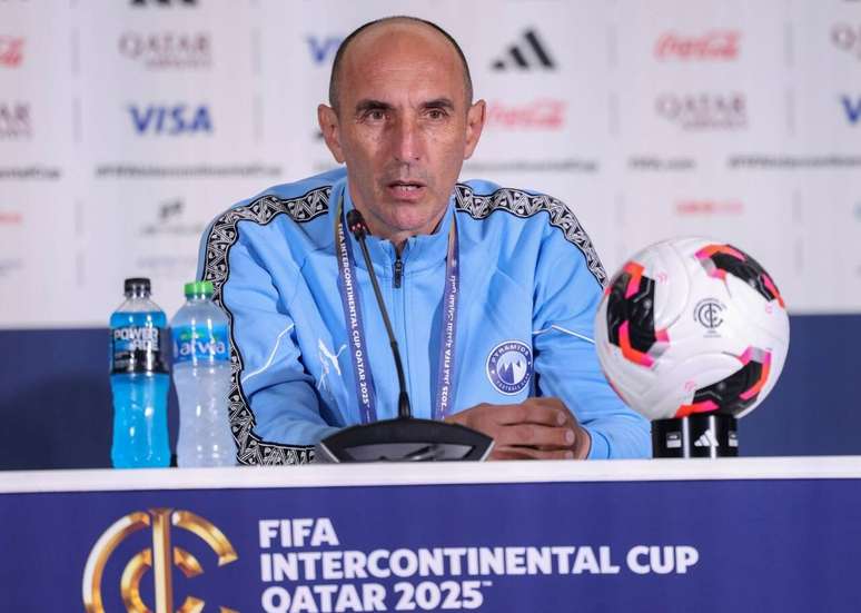 Técnico Krunoslav Jurcić em coletiva prévia ao jogo contra o Flamengo –