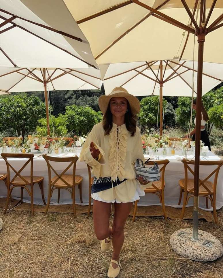 Babados, mini comprimentos e tom amarelo manteiga devem dominar a alta temporada