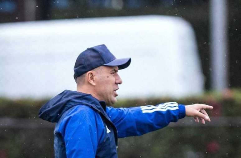 Zagueiro é o favorito para assumir lugar de Villalba –