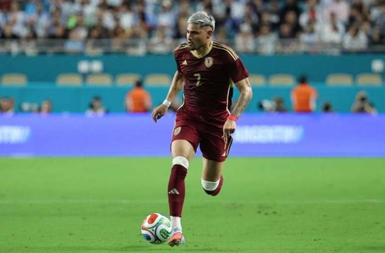 Gleiker Mendoza é um dos destaques da liga ucraniana nesta temporada –