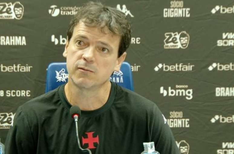 Na coletiva, Diniz argumenta que o Vasco mereceu a virada –