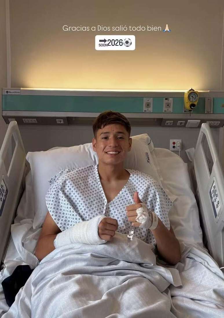 Ivan Román operou a mão direita –