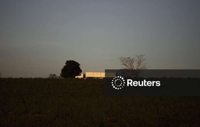 Caminhão na SP-304 em Borborema
22/09/2012. REUTERS/Nacho Doce 