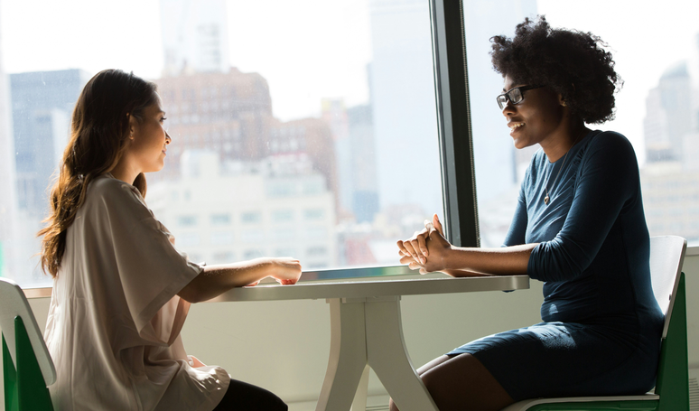 என் அம்மா எனக்கு 'நாற்காலி கோட்பாட்டை' கற்றுக் கொடுத்தார், அன்றிலிருந்து, என் உறவுகள் வேறுபட்டவை: உளவியல் சொல்வது இதுதான்.