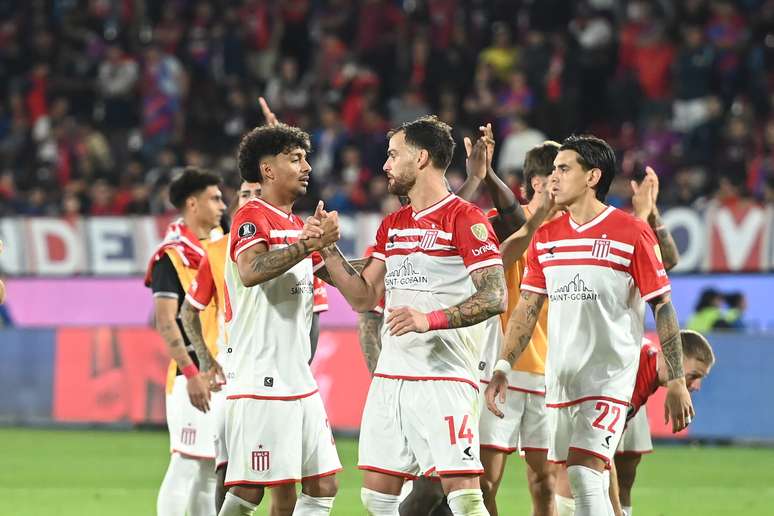 Medina comemorando um gol na Libertadores 