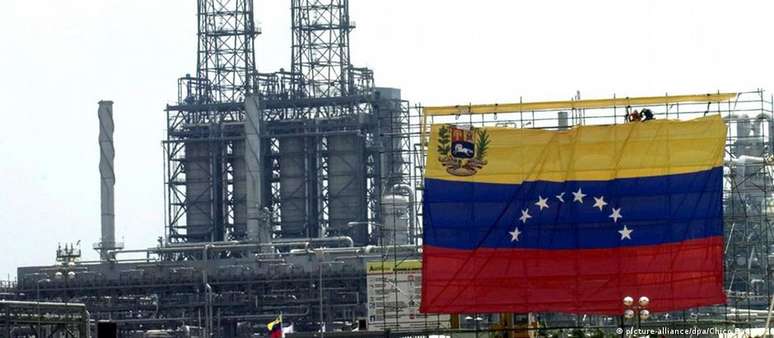 Refinaria na Venezuela. Nova ofensiva de Trump pode asfixiar principal fonte de receita do regime da Venezuela(Spezialbild) 