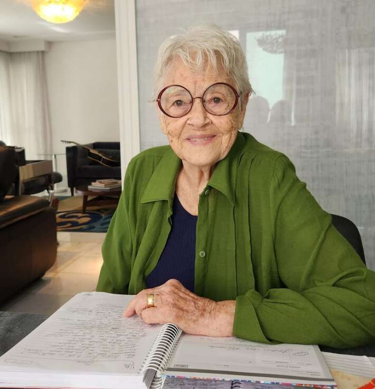 Adélia Prado faz 90 anos