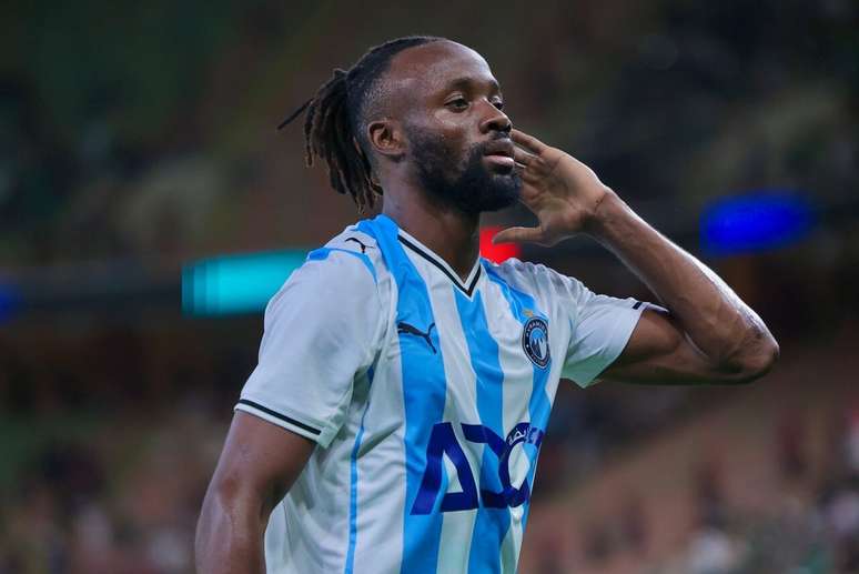 Mayele fez os três gols da vitória do Pyramids sobre o Al-Ahli –