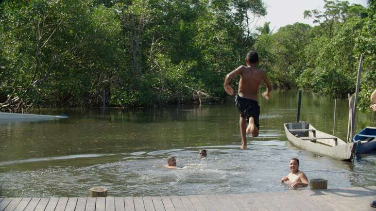 Generations of riverside residents make their living from mangroves and are most concerned about preserving their source of income, identity, culture and leisure activities.