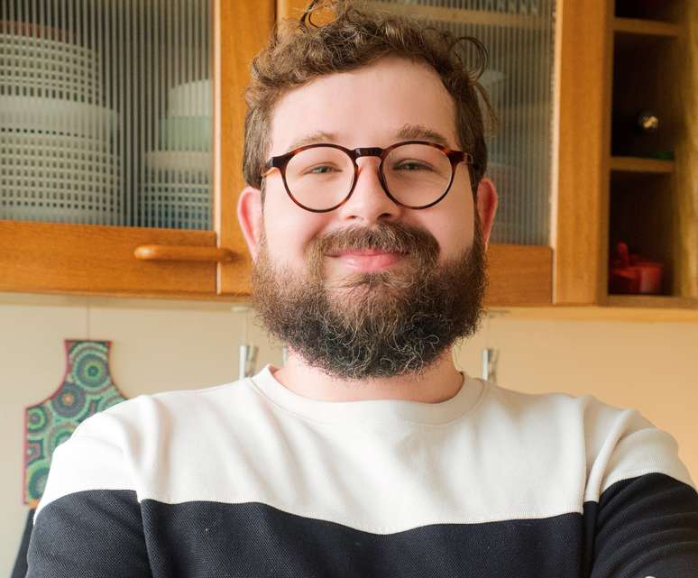 Luiz Felipe Alves ficou conhecido como o menino das lancheiras pelos v&iacute;deos fazendo a marmita do marido