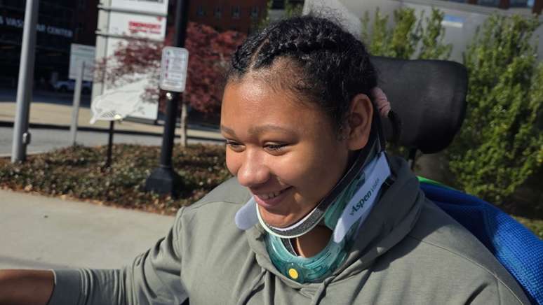 Maggie Isble ficou tetraplégica após quebrar pescoço em parque com camas elásticas