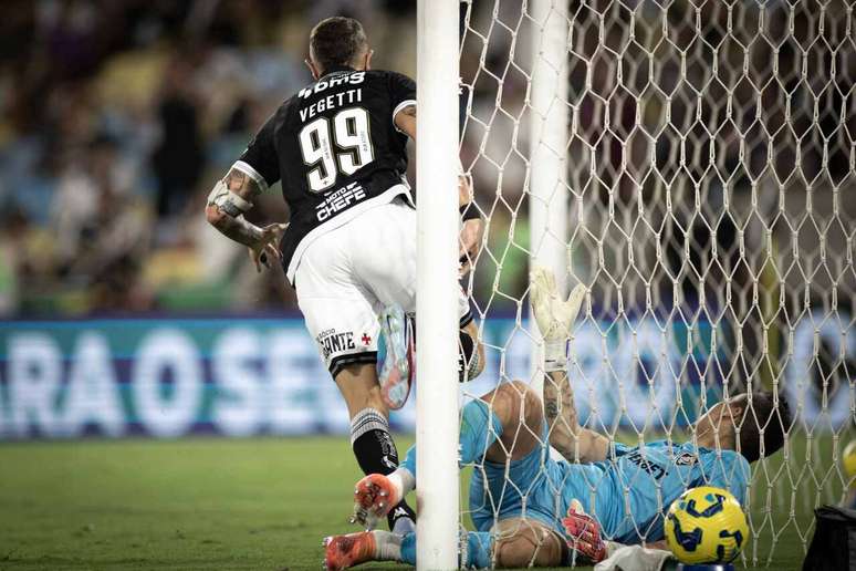 O gol de Vegetti garantiu a vitória do Vasco no primeiro jogo e a vantagem do empate para se classificar para a decisão.
