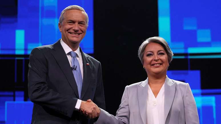 செவ்வாய்கிழமை (9/12) நடந்த கடைசி தொலைக்காட்சி விவாதத்தில் இரு வேட்பாளர்களும் ஒருவரை ஒருவர் எதிர்கொண்டனர்.