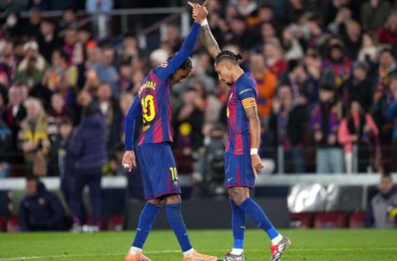 Raphinha marcou o primeiro gol, de fora da área, em um chute colocado de perna esquerda.