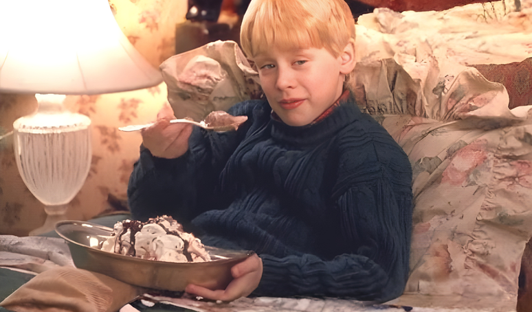 உளவியல் வெளிப்படுத்துகிறது: வெளியே செல்வதை விட வீட்டில் தங்க விரும்புபவர்கள் பொதுவாக இந்த 8 மிகவும் தவறாகப் புரிந்துகொள்ளப்பட்ட பண்புகளைக் கொண்டுள்ளனர்.