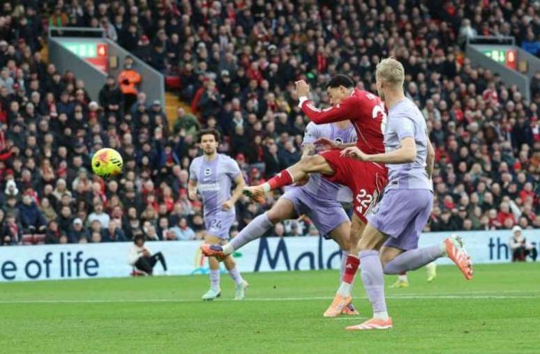 - Michael Regan/Getty Images - Legenda: Ekitike abriu o placar para o Liverpool contra o Brighton com menos de um minuto de jogo