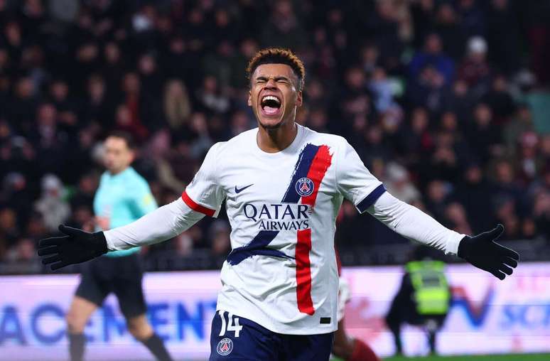 Doué celebra o seu belo gol,o terceiro do PSG sobre o Metz. reprodução/X PSG
