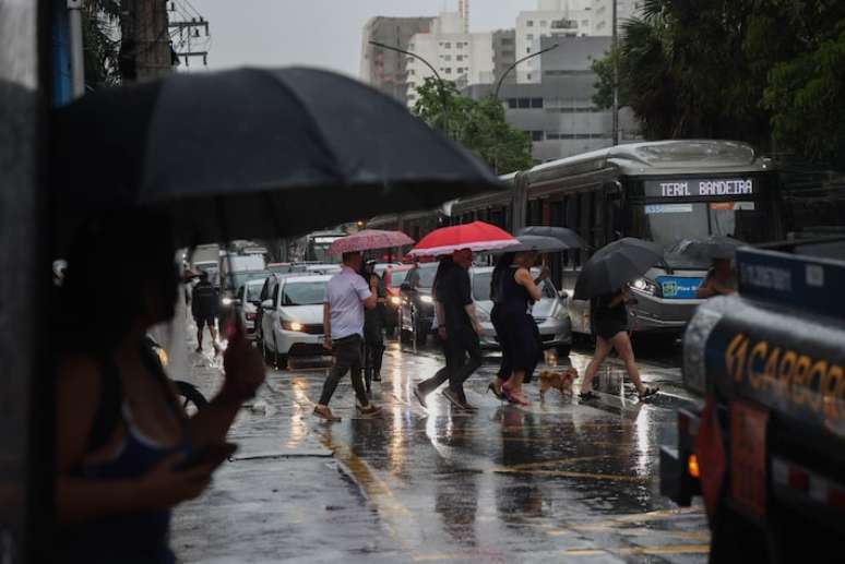 São Paulo vive semana de caos com apagão no fornecimento de energia após fortes chuvas