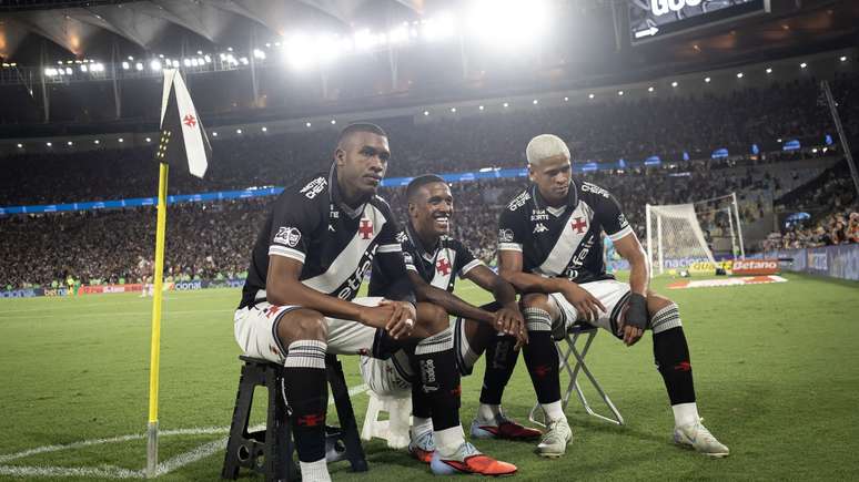 வாஸ்கோ வீரர்களின் கொண்டாட்டத்துடன் டோட்டன்ஹாம் விளையாடுகிறது