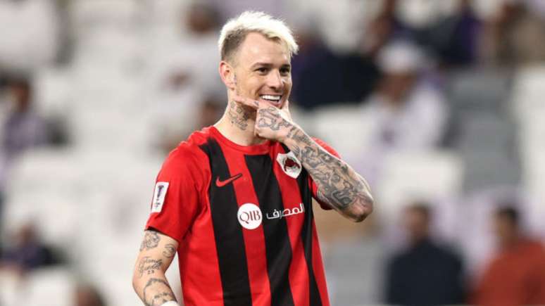 ஆலுக்கான போட்டியின் போது ரோஜர் குடெஸ்