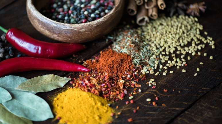 A pimenta em pó, presente em cozinhas de diferentes países, aparece com frequência em listas de alimentos mais fraudados do mundo – depositphotos.com / IgorTishenko