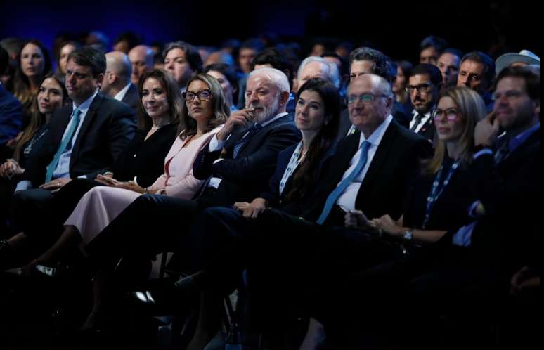 The audience was filled with political authorities, guests and members of the Abravanel clan.