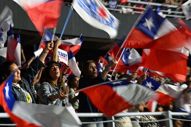 Kast busca atrair o voto feminino nessas elei&ccedil;&otilde;es, deixando em segundo plano quest&otilde;es como sua oposi&ccedil;&atilde;o ao aborto.