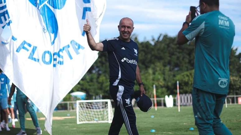 Jardim se entusiama com o apoio da torcida na Toca, às vésperas da partida de volta pela semifinal da Copa do Brasil .