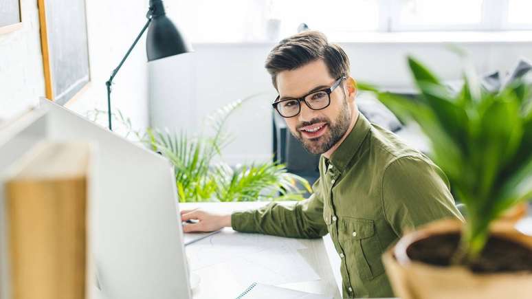 Health experts suggest that the most effective strategy is not just to exercise at a certain time of the day, but to divide the time spent sitting with short active breaks – depositphotos.com / EdZbarzhyvetsky