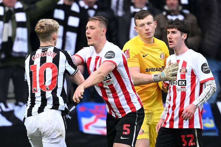 Derby fight between Sunderland and Newcastle 