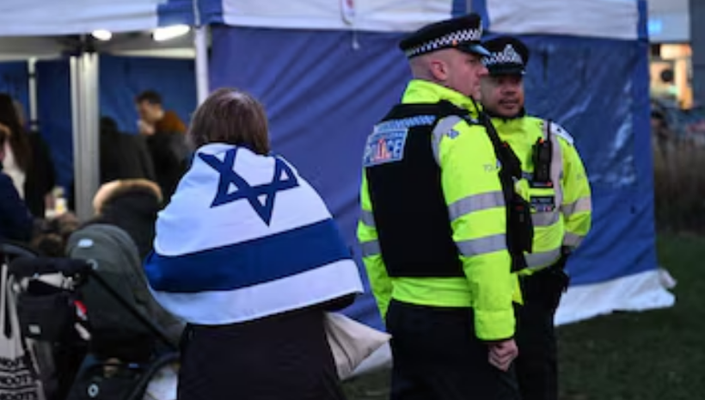 Shooting leaves at least 12 dead in Sydney