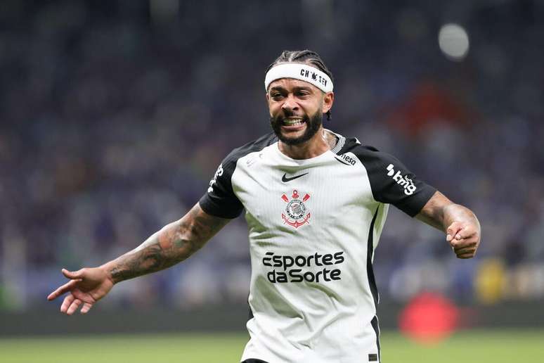 Memphis Depay (Corinthians) celebrando seu gol contra o Cruzeiro, no dia 10.12.2025 