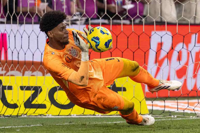 கோபா டோ பிரேசில் முடிவில் கொரிந்தியன்ஸை வீழ்த்திய பெனால்டிகளில் ஒன்றை ஹியூகோ சோசா காப்பாற்றினார் –