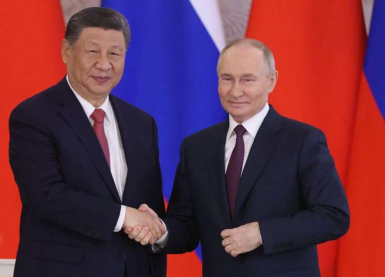 O presidente Xi Jinping &eacute; um dos poucos l&iacute;deres mundiais a quem Putin d&aacute; ouvidos