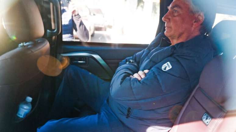 Jair Bolsonaro's defense requests authorization to operate and place Jair Bolsonaro under house arrest