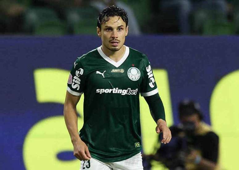 Gr&ecirc;mio tentar&aacute; convencer Raphael Veiga de uma transfer&ecirc;ncia com o argumento, que n&atilde;o &eacute; mais titular absoluto no Palmeiras&nbsp; &ndash;